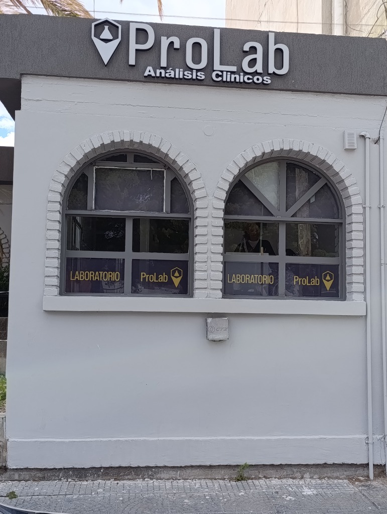 ProLab Análisis Clínicos - Logo y fachada del laboratorio